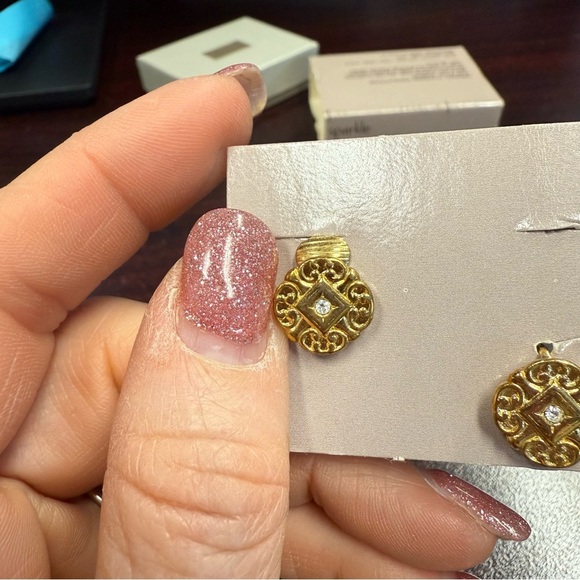Avon Gold-Tone “Sparkle” clip Earrings NIB 1988 - Picture 5 of 5